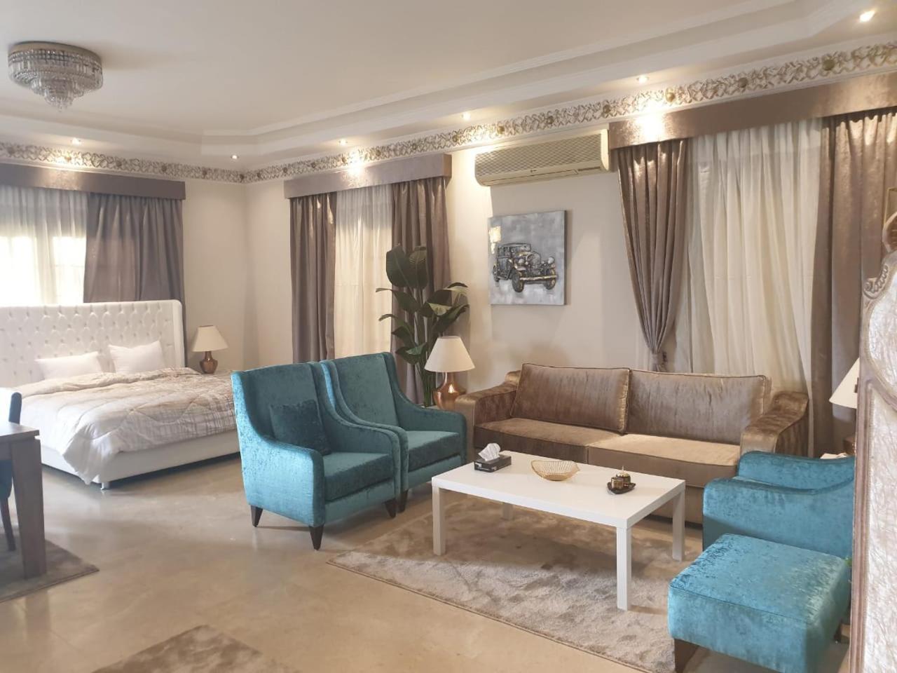 West Golf Apartment